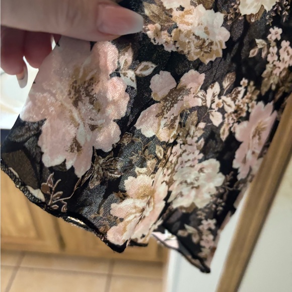 BAND OF GYPSIES BODYSUIT FLOR FLARED BELL SLEEVES WITH PLUNGING V-NECK TOP - Picture 3 of 3